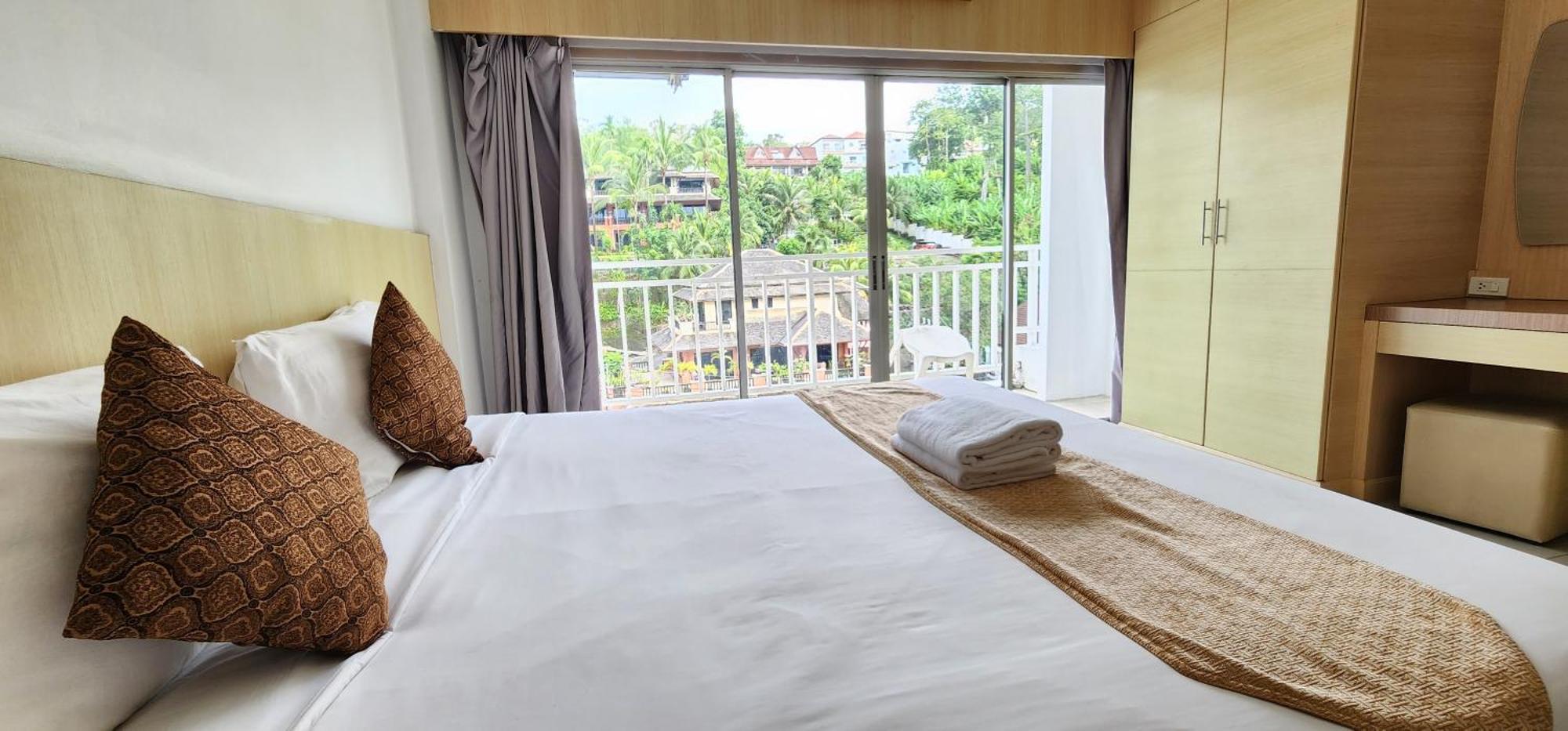 Eden Park Hotel Patong Exterior foto