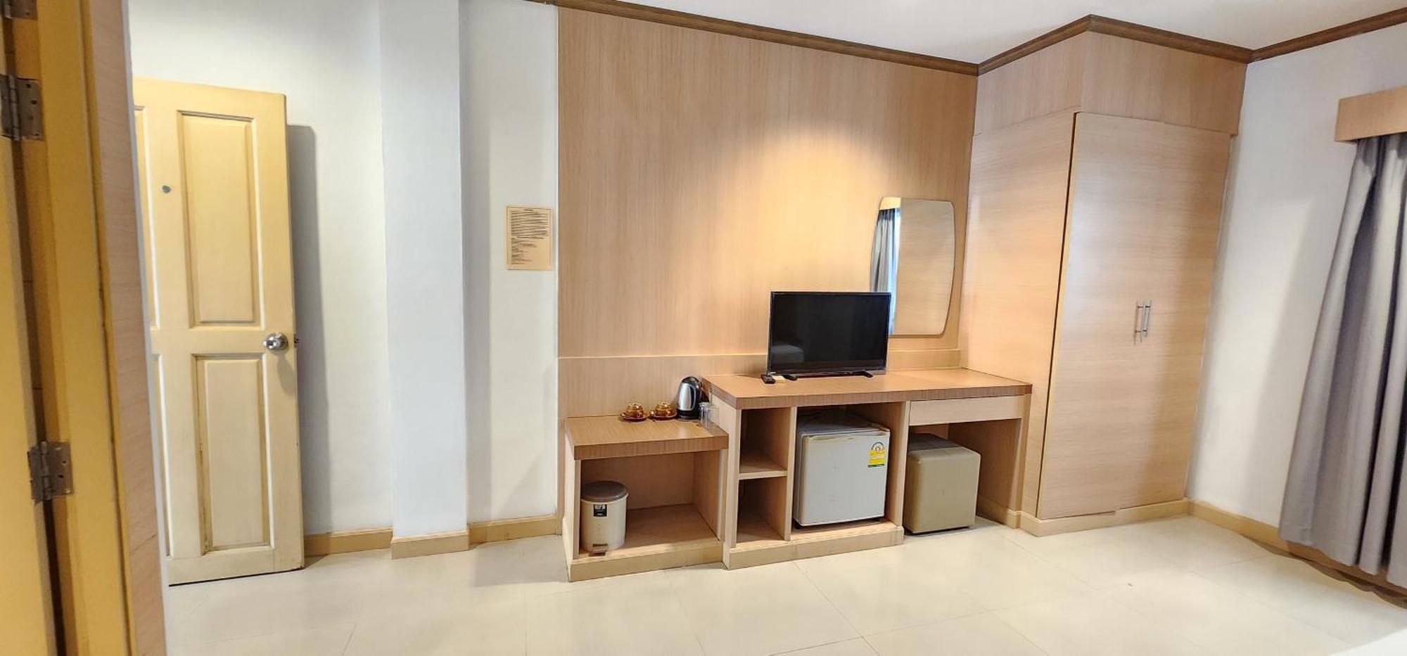 Eden Park Hotel Patong Exterior foto